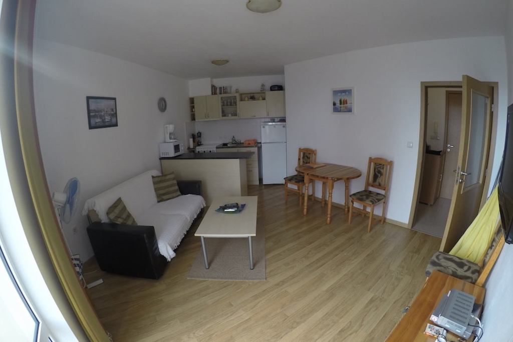 One bedroom apartment situated in “Sea View” complex in St.Vlas 10